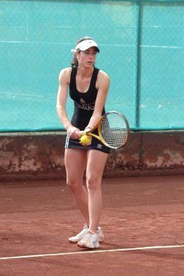 Profesora y Directora de la Academia de Tenis en el Asuncion Tenis Club
