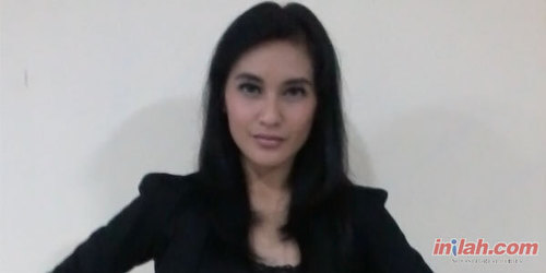 I'm not a grils but not yet a woman..!!