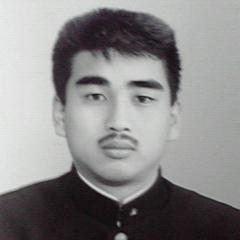 平成25年のお湯の富士マイスターです。銭湯大好きです。このプロフィール写真は高校三年生の時に大学受験で使用した写真です。昭和63年(西暦1988年)2月ごろかな。でも今はもっとマイルドな髪型にして髭は生えてないです。女優のつつじあゆこさんが大好きで応援していますよ。