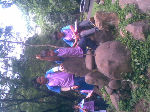 I love Jesus.     Strada Nawar.       I love AAMIl.    my live is simple.my half life is  ari and luis  and more again