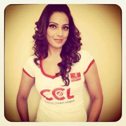 BipsFanPage's profile picture. A Fan Club Dedicated To The Super Stunning Bipasha Basu @bipsluvurself .