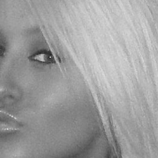 Larina_de's profile picture. 