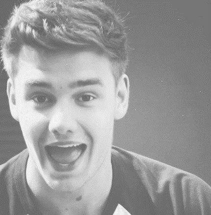 »Vivo enamorada de cinco chicos que no saben mi nombre« || Ed. Little Mix. || @AlwaysMistakes