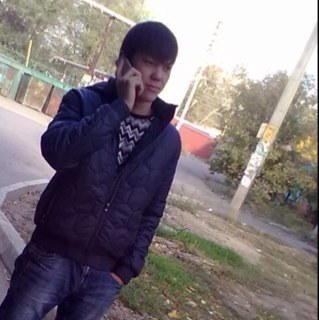 Очень добродушен ко всем,со всеми найду общий язык)люблю позитивных и жизнерадостных людей!)