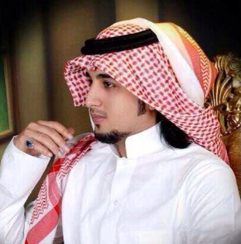 انابدوي والعين تنظرع فوق صقر ومواقيعه بروس الجبالي ايه بدوي لو قيل عايش مع النوق ايه بدوي والنارتصلي دلالي ايه بدوي مااذل راسي لمخلوق اخذحقوقي بالرجوله لحالي