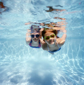 We are a photostudio that specializes in underwater kids portraits