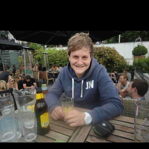 tomhine's profile picture. 