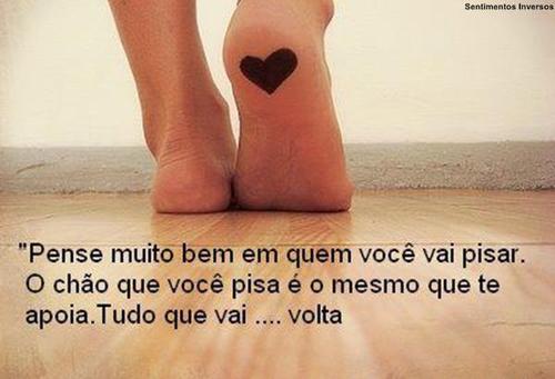 Não chore diante das pessoas q não entendem o significado de suas lagrimas. Pq amar é uma arte, mas nem todo mundo é um artista.