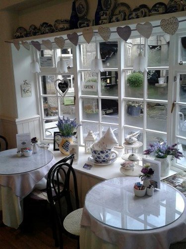 Traditional Tea Shop located in the Montpellier Quarter. Great food and great service.