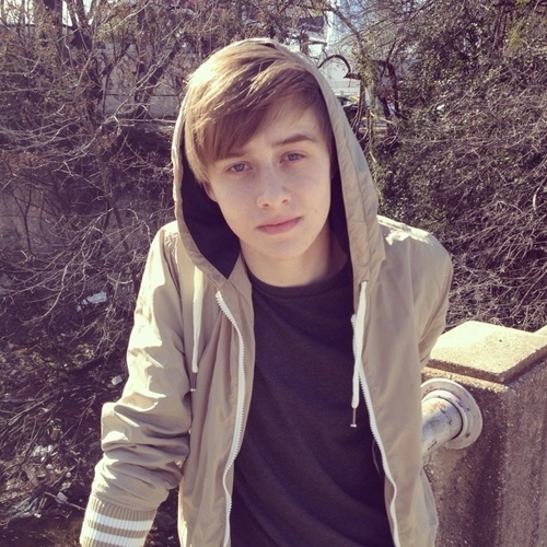 Follow the real one ►@BYEconnor◄ I'm his parody :) #westernfams