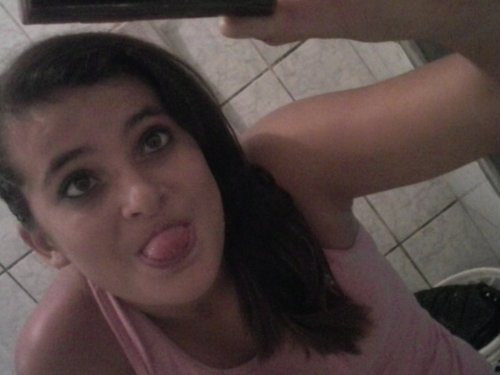 Uma menina de 12anos que sabe o que é o amoor chata,arrogante,irritada,boba,iludida,irønica,vingaativa,leegal,Addora coisas romanticas Praazeer eeu