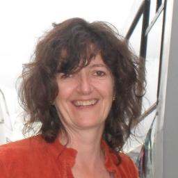 Me, Mother, Midwife, Mindfulness enthusiast (soon to be teacher) healthy business owner. Likes music, singing, festivals and fields.