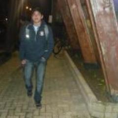 joven estudiante administracion alegre y buena onda.