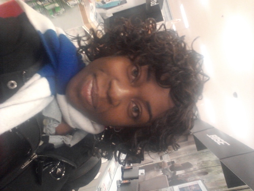 my name is kearra i am 21 years old .. i am a cna workin to be a RN and make the money i need to live the life i want!!
