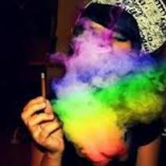 Tweets_Blague's profile picture. Qui ici dans ce monde a 160 caractères ? Moi j'en ais quelque un : gentil , drôle , bref je fais de Drôle de Tweets ! :D