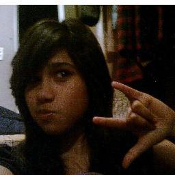 sigueme hay nieve y leche y asi soy escritora  escribo y digo todo lo que veo amo el rock amo tocar guitarra...