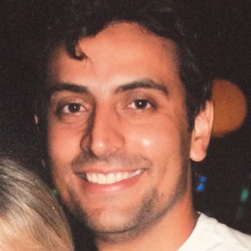 Feliz, Vermelho de Paixão pelo América/RN, DJ, Chef de Cozinha e poeta; micareteiro e amante da vida. Absolutamente crente no ser humano, e só nele.