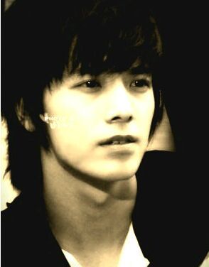 Iam E.L.F 4ever I like TVXQ too .. I miss our leader TT_TT & HanChul &Bomi