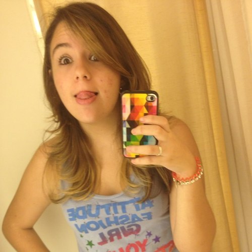 Eu não me faço de alguém que eu não sou para te ver sorrindo...