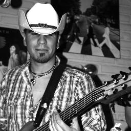 rupitt's profile picture. Auuuuuuuu!! Les Saluda Omar Rupit, Bajista de FiN, una Banda de Chihuahua! Yeeeeeeeaaaaaah! Chidooo!