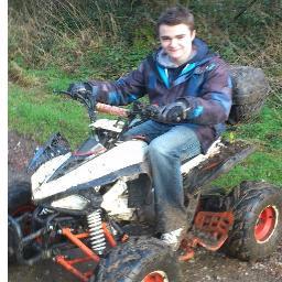 Quentin pingouin respire par le cul et si il s'assis, il meurt ! 15 ans, 1m65, et celib-a-terre !