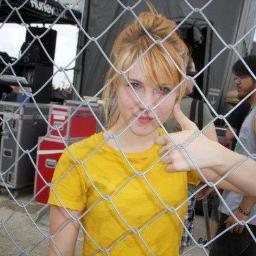microfone da Hayley na area | lê o user ao contrario xD