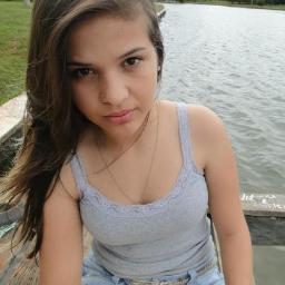 Desastre + ciúmes + sarcasmo + irônia + bagunça + insegurança + chatisse + irritância + idiotice + esquisitisse + loucura + SONHOS = eu.