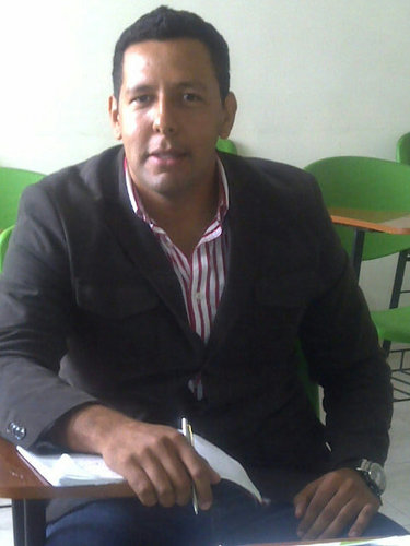 Administrador de Empresas, Especialista en derecho publico, ex concejal de Villavicencio. Gerente de Travel del Llano Sas ( Empresa Transporte Especial.)