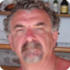 Medico-chirurgo, romantico, sognatore,amante della natura , adoro la Musica,tutta, e mi piacciono le donne....decisamente belle. INTERISTA...dalla nascita!!