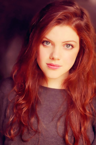 Mi cuenta es @LucyP_D, me conecto a esta cuando el LIMIT visita el armario. Hermana menor de los Pevensie, reina de Narnia, etc. etc.