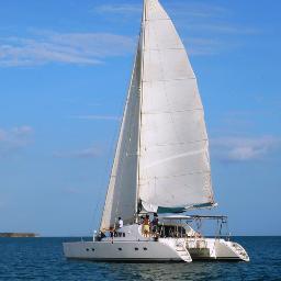 Velero tipo catamaran ofrecemos fiestas nocturnas, Charter a las Perlas, Coiba, Taboga, paseo de atardecer y Alquileres especiales contáctenos a 507-65872261