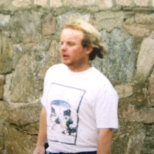 Tony_Aas's profile picture. en passe snill og trivelig kar... Eller som Karlsson på taket ville sagt: lagom tjock och lagom snäll :-)