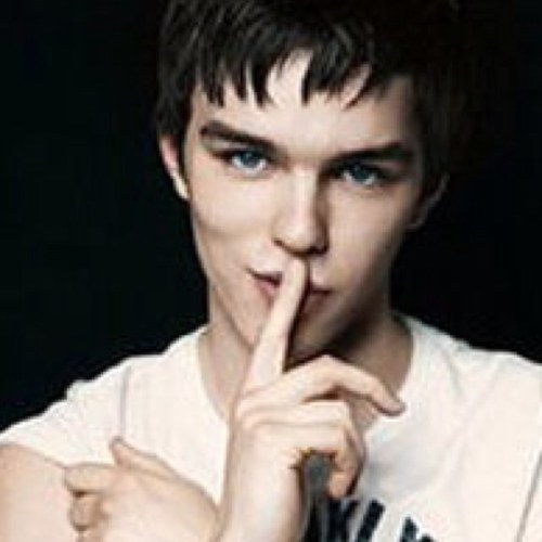 I LOVE NICHOLAS HOULT @nicholashoult 
He is like seriously amazing. I hope he notices this page!! I love u Nick!!