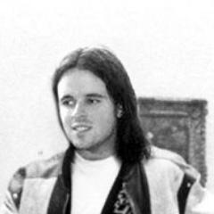 Winner of Persil's dirtiest kid of Surrey 2001. Rock n Roll enthusiast in #GraphicDesign and needs a haircut. Up the @Arsenal . Shine On @pinkfloyd