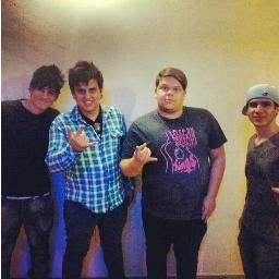 Chegamos, Familia Renove. Primeiro FC pra @bandarenove, oficializado, desde 17/02/2013, donas @dearnathy_ e @sokaah_