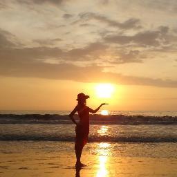 Me encantan los viajes, el mar, el sunset, la luna, las fotos, los libros y las flores…❤ Crea+