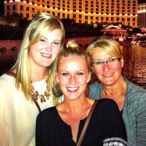 AlyssaE_'s profile picture. I enjoy my family and friends, yoga, digital marketing, fashion, styling and nachos.