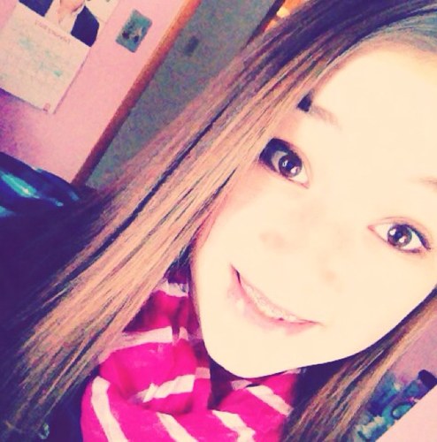 Hi. My name is jenna. I love singing and dancing. Im funny and if your nice to me im nice to you thats it:) follow back3