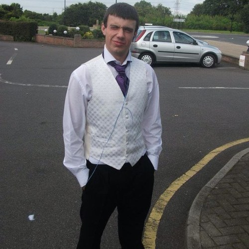 Hi, my name is robert i love playing video games im all ways up for some fun im single i love cooking and keeping fit