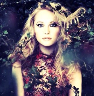 I'm not that girl i use to be, I'm stronger and fearless. i'm to smart to be seduced by you. Taken by my sexy bad ass hybrid @cryingkiller3  {Vampire/Bi/Rp}