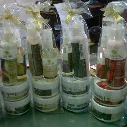 Product Homespa Treatment Bali Ratih : BodyScrubs, BodyLotion, BodyButter, BodyMist terdiri atas 16 variant aroma Buah dan Bunga.. •292DFD65