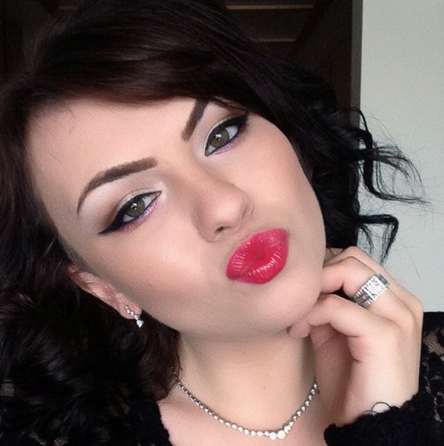 Im a simple girl who loves makeup,fashion and anything beauty related . We can also connect on these sites.
YOUTUBE@makeupbyalla91
INSTAGRAM@allochka91