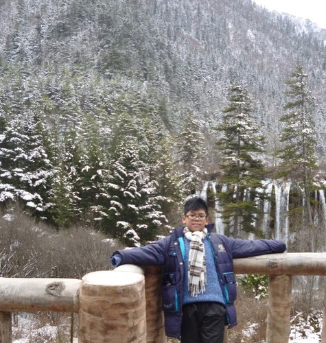 leeheeze's profile picture. 