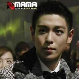 เฮลโล อันยองครับ ผม ทีโอพี ท็อป เทมโป้ แร๊พเปอร์แห่งบิ๊กแบง สูงที่สุดในบิ๊กแบง โฮะๆ เสียงนุ่มน่าฟัง ยังไงก็เข้ามาคุยกันเยอะๆนะครับ ^^ #ไม่กัด