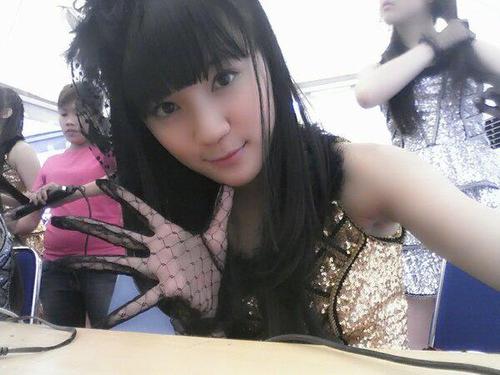 i'm one,of JKT48 members pack up,trouble 
throw , it in bag, and SMILE ~