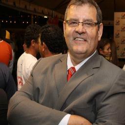 Funcionário público, amigo de todos, feliz, gosto de fazer boas amizades, estudar e ler bons livros.