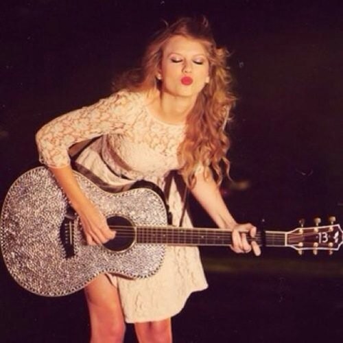 I LOVE @taylorswift13 SO MUCH...
I'M SWIFTIE FOREVER ❤