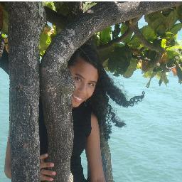 Sou uma garota de 20 anos, que gosta de cantar,dançar,sonha em ser cantora profissional e ser reconhecida no mundo todo, gosta da família,dos amigos .