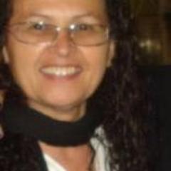 Catequista, acredito na família como base da sociedade, amo meus filhos, amo a vida, admiro quem investe no ser humano e luta pela sua dignidade.