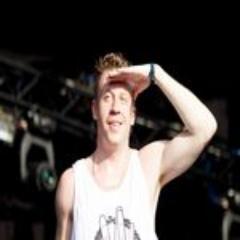 Retrouvez toutes les news sur Macklemore. Toutes les heures un tweet flash sur son actu présente ou passée : pour les fans et les insomniaques. #Macklemore